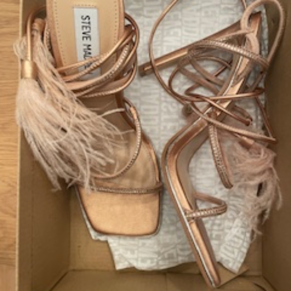 STEVE MADDEN HEELS Size 8 Rose Gold